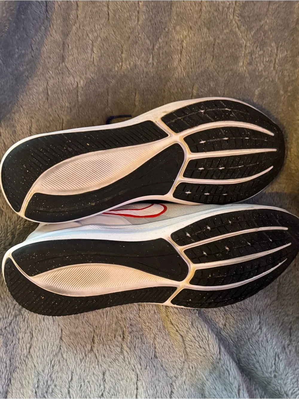 Nike Star Runner 4 youth running shoes in size 7Y